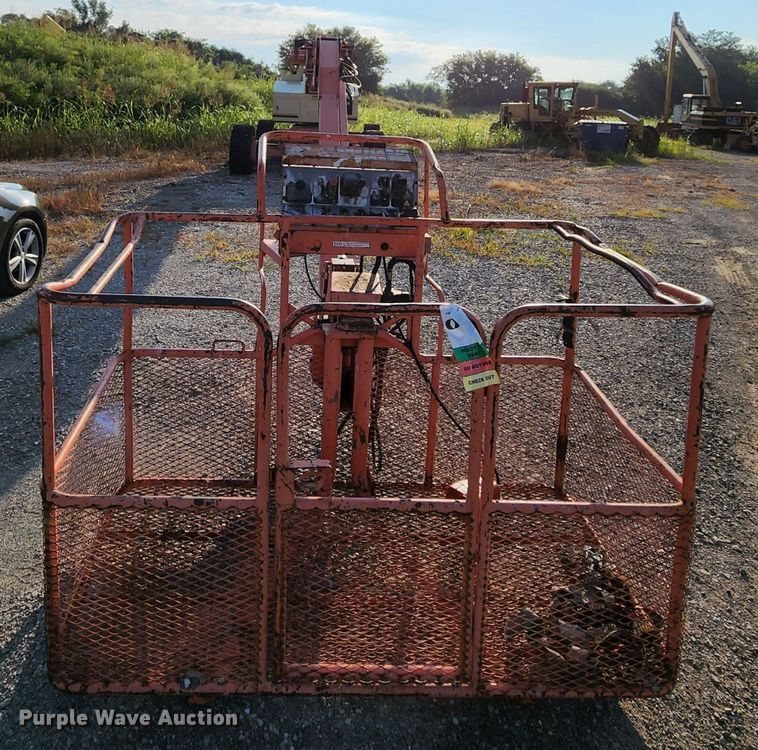 image for item MK9183 2000 JLG 120HX  boom lift