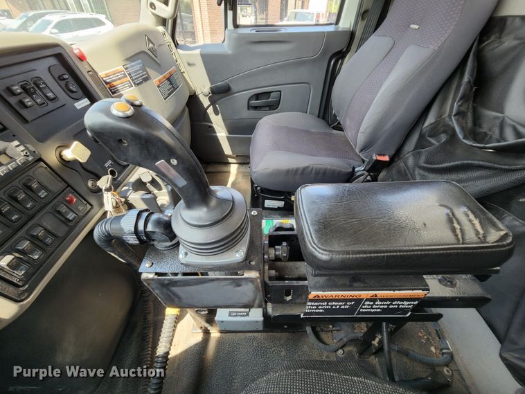 image for item MK9189 2012 International WorkStar 7400  refuse truck