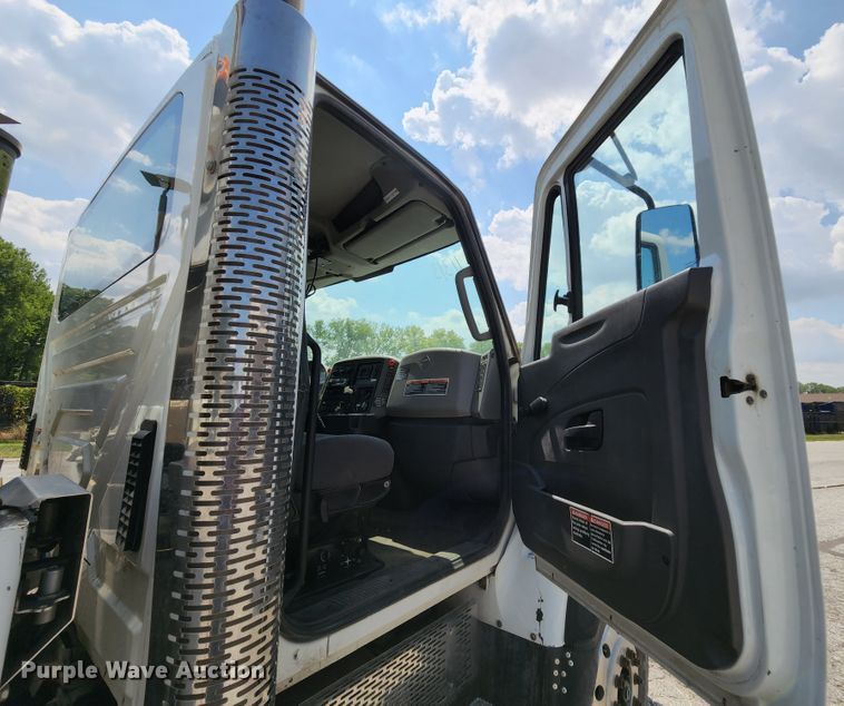 image for item MK9189 2012 International WorkStar 7400  refuse truck