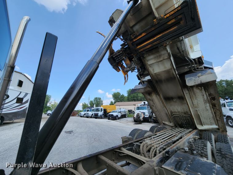 image for item MK9189 2012 International WorkStar 7400  refuse truck