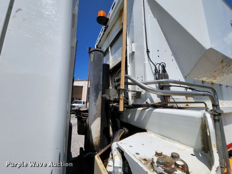 image for item MK9189 2012 International WorkStar 7400  refuse truck