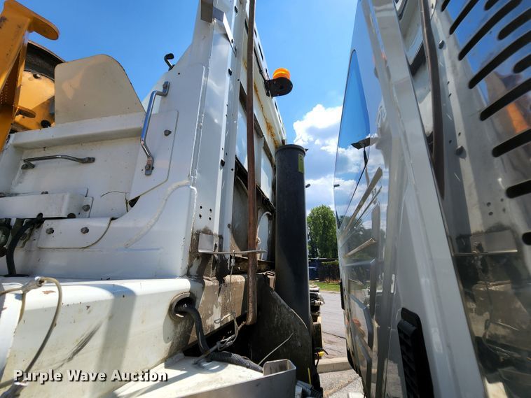 image for item MK9189 2012 International WorkStar 7400  refuse truck