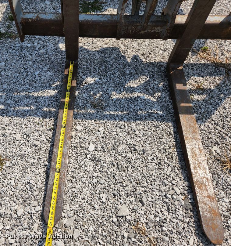 image for item MK9222 2012 Genie GTH1056  telehandler