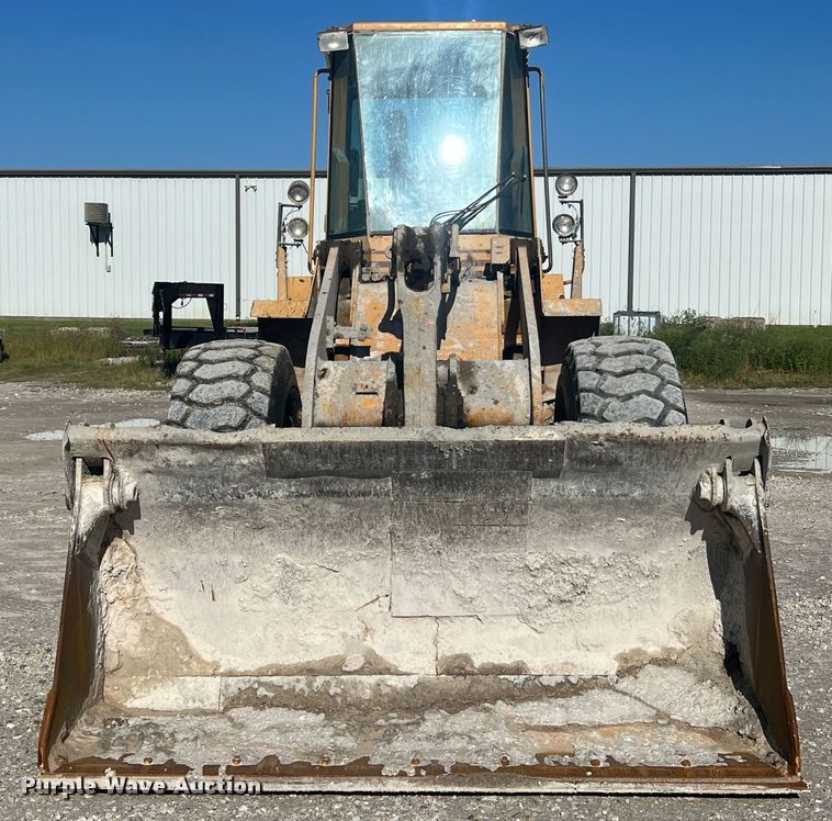 image for item MR9793 1994 Case 621B  wheel loader