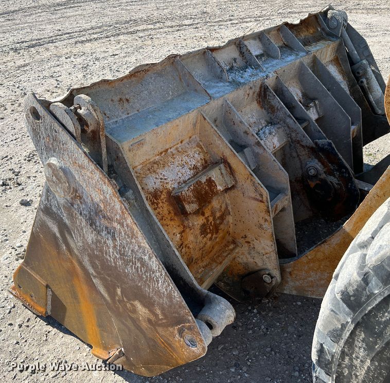 image for item MR9793 1994 Case 621B  wheel loader