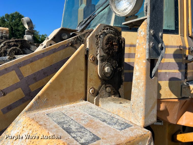 image for item MR9793 1994 Case 621B  wheel loader