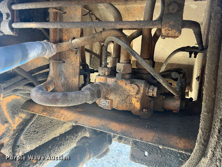 image for item MR9793 1994 Case 621B  wheel loader