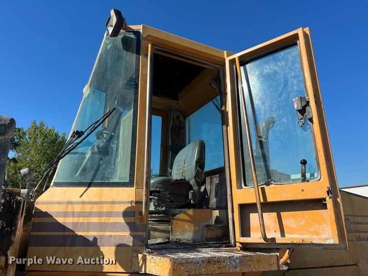 image for item MR9793 1994 Case 621B  wheel loader