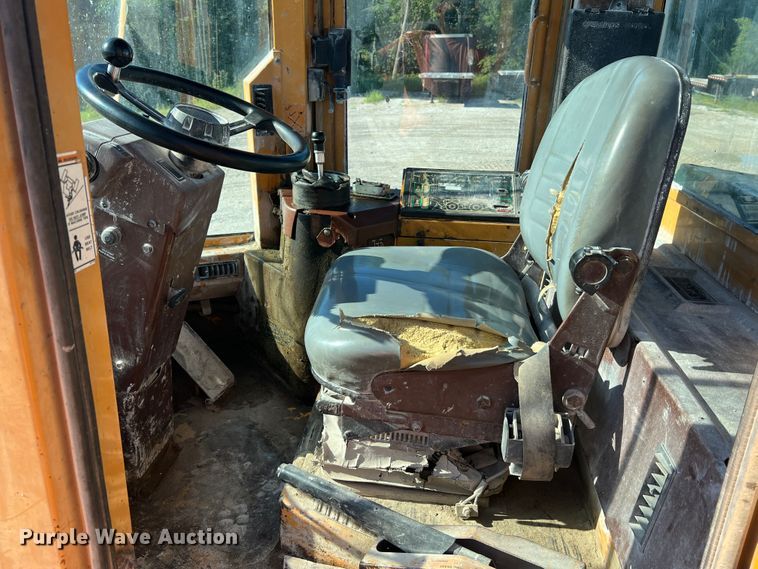 image for item MR9793 1994 Case 621B  wheel loader