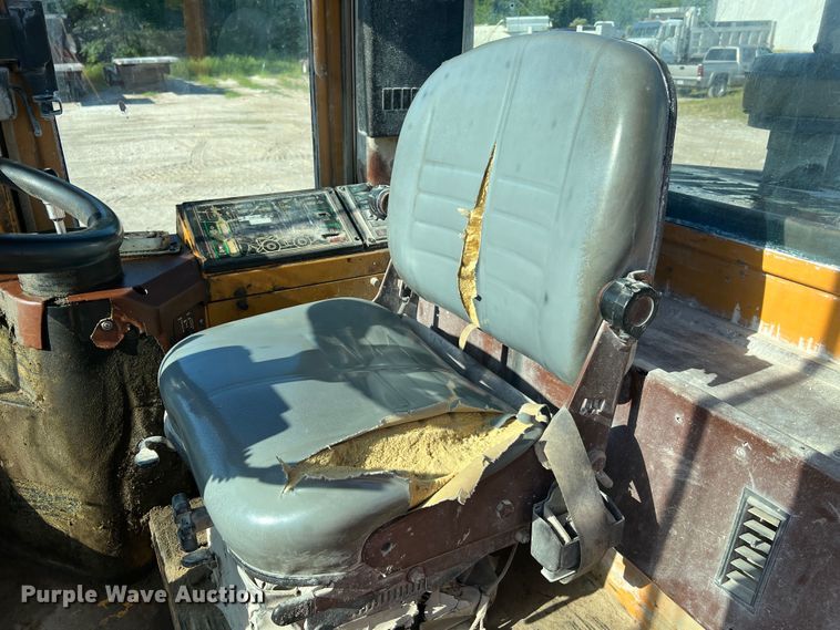 image for item MR9793 1994 Case 621B  wheel loader