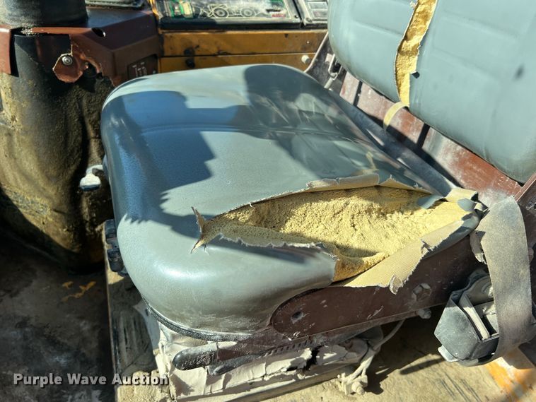 image for item MR9793 1994 Case 621B  wheel loader