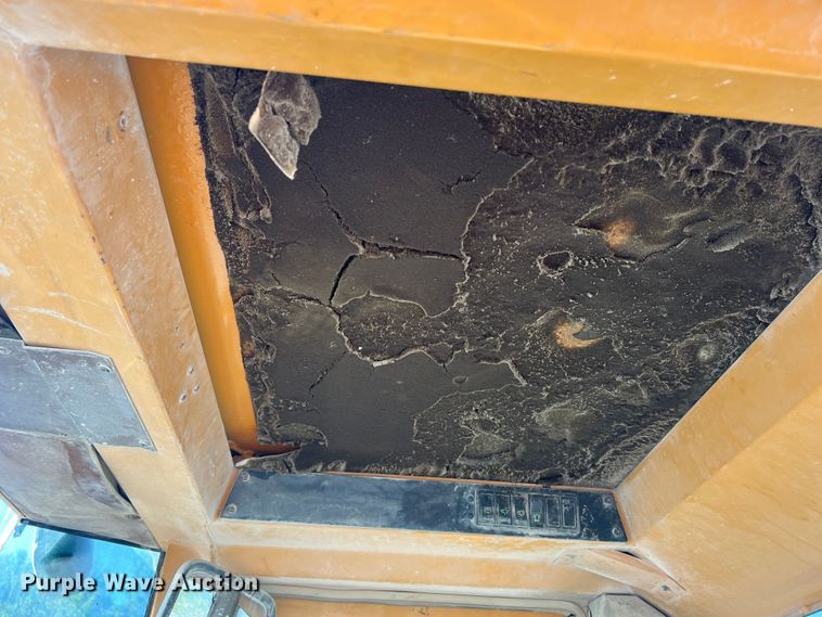 image for item MR9793 1994 Case 621B  wheel loader