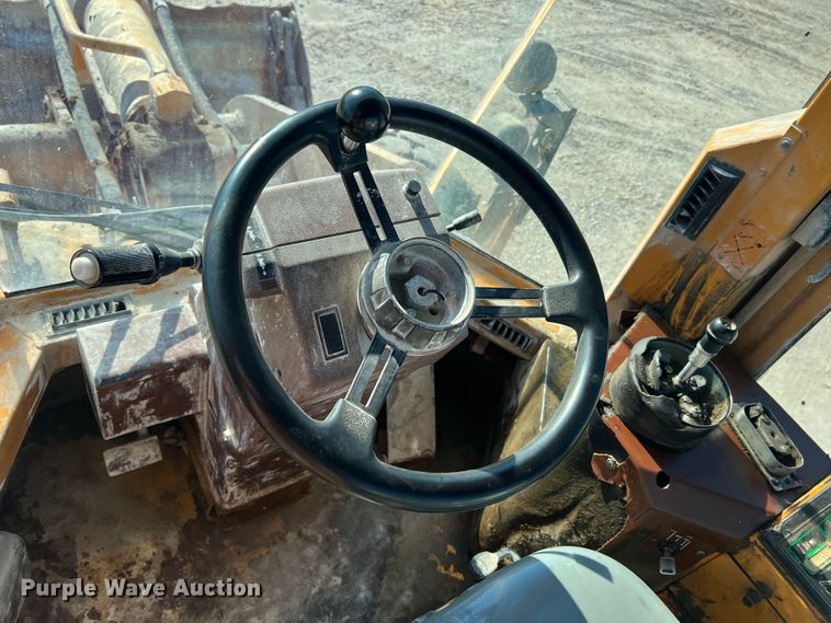 image for item MR9793 1994 Case 621B  wheel loader