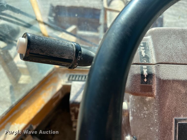 image for item MR9793 1994 Case 621B  wheel loader