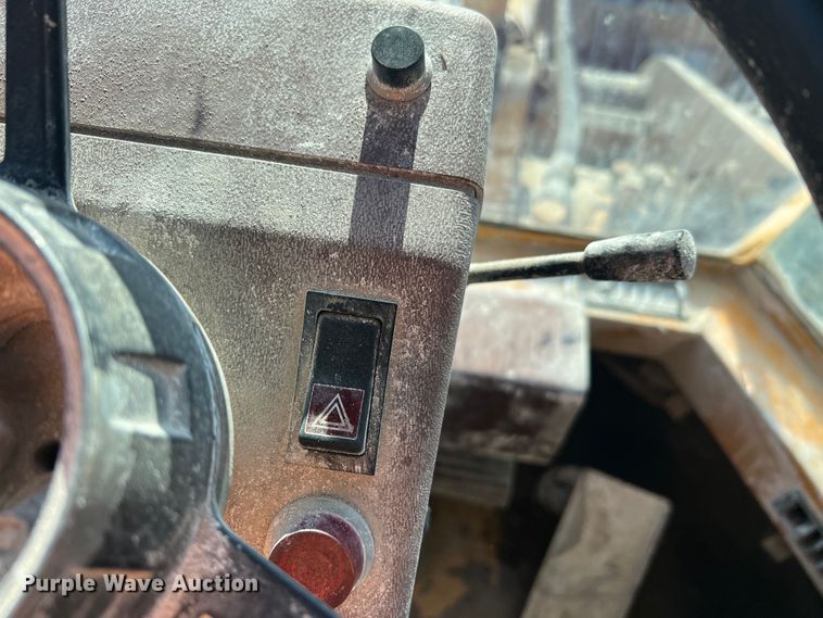 image for item MR9793 1994 Case 621B  wheel loader