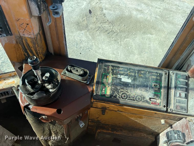 image for item MR9793 1994 Case 621B  wheel loader