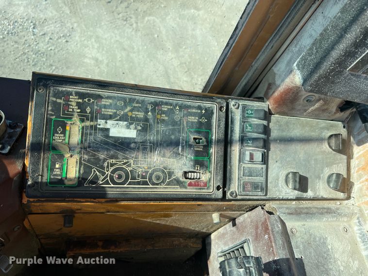 image for item MR9793 1994 Case 621B  wheel loader