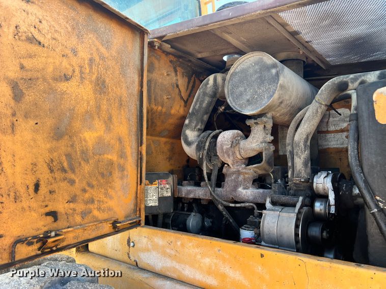 image for item MR9793 1994 Case 621B  wheel loader