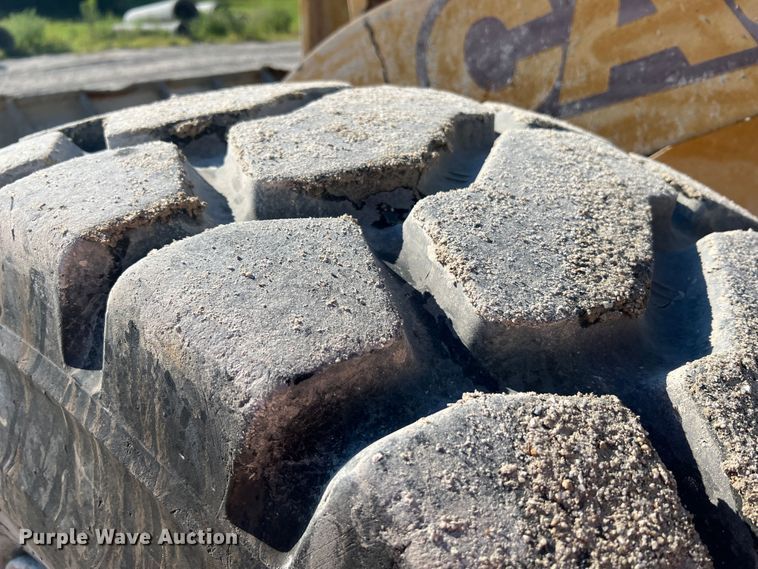 image for item MR9793 1994 Case 621B  wheel loader