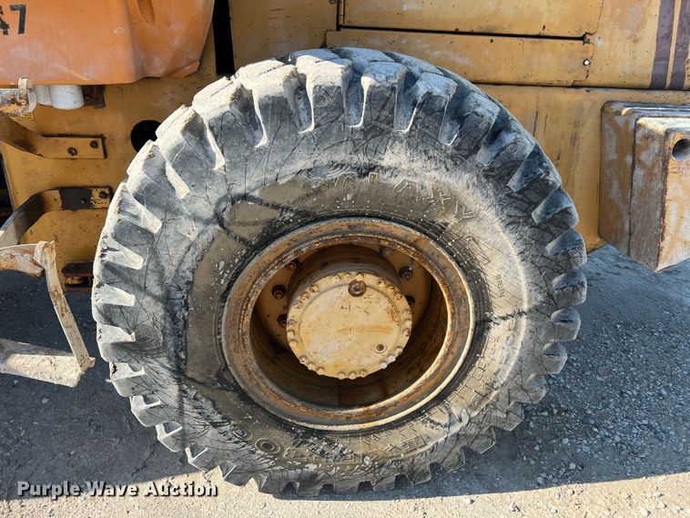 image for item MR9793 1994 Case 621B  wheel loader