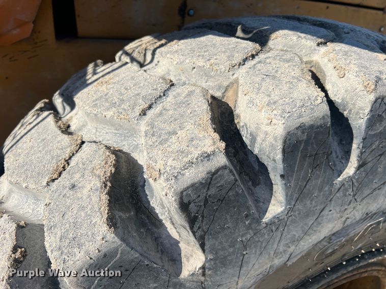 image for item MR9793 1994 Case 621B  wheel loader