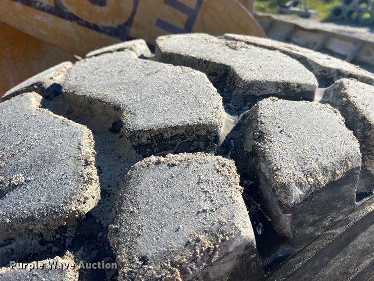 image for item MR9793 1994 Case 621B  wheel loader