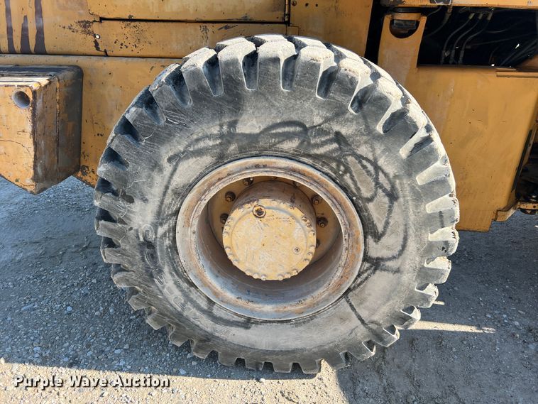 image for item MR9793 1994 Case 621B  wheel loader