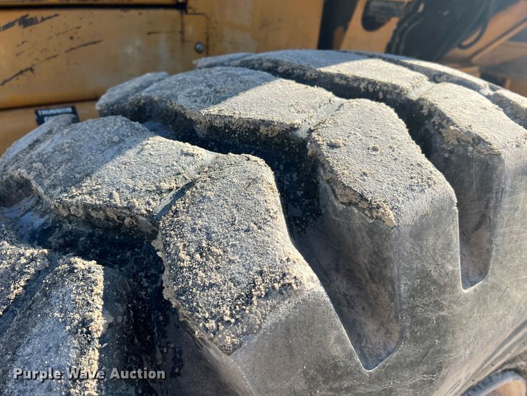 image for item MR9793 1994 Case 621B  wheel loader