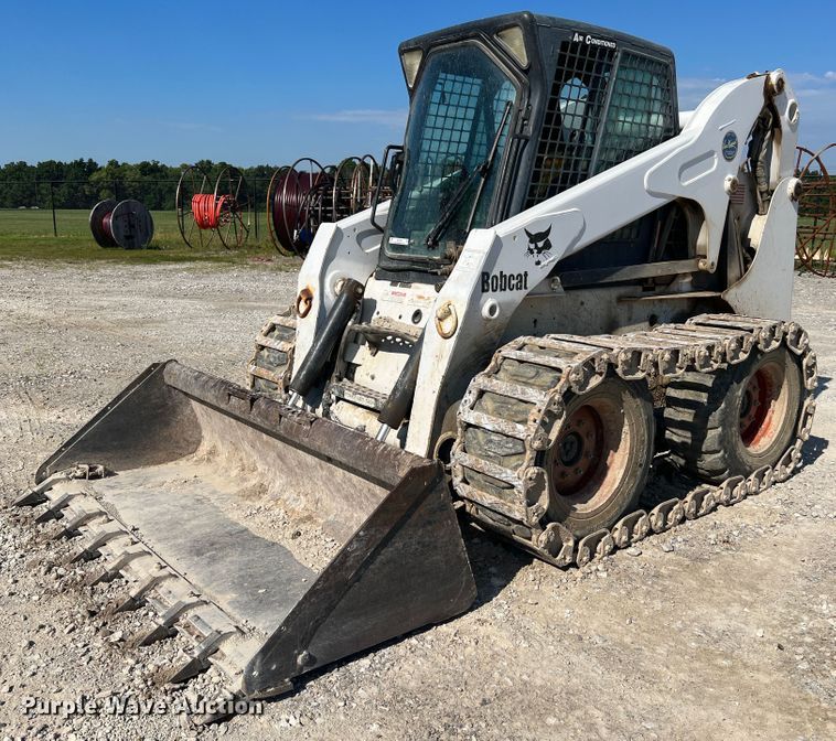 image for item MR9798 2002 Bobcat S250  skid steer loader