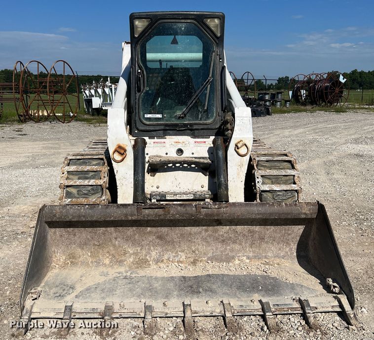 image for item MR9798 2002 Bobcat S250  skid steer loader