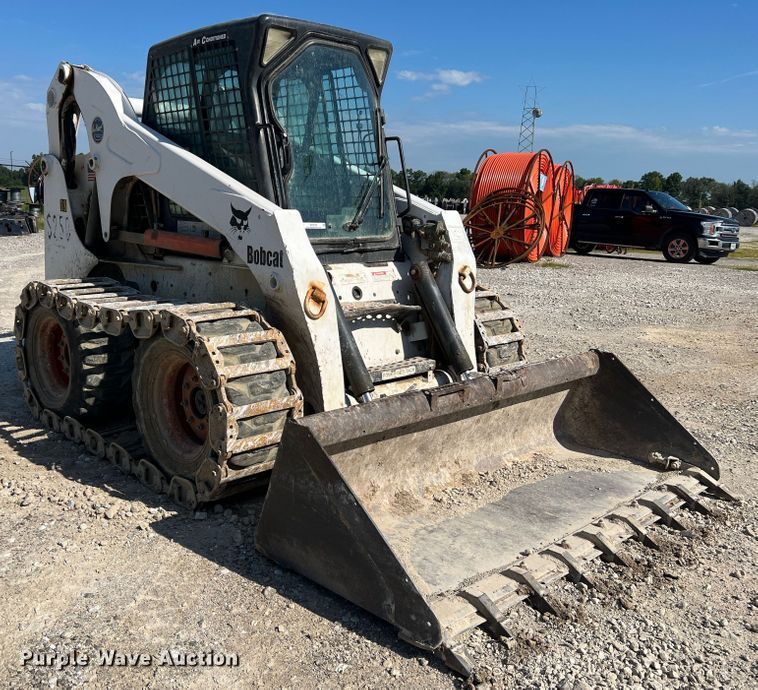 image for item MR9798 2002 Bobcat S250  skid steer loader