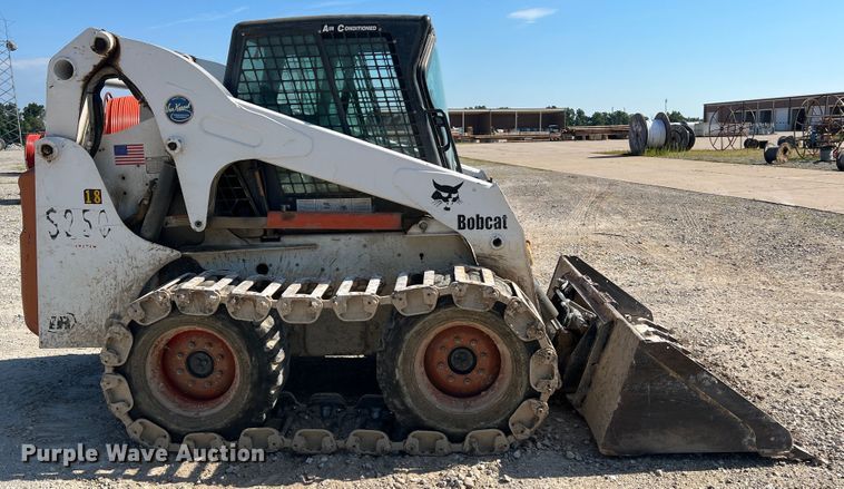 image for item MR9798 2002 Bobcat S250  skid steer loader
