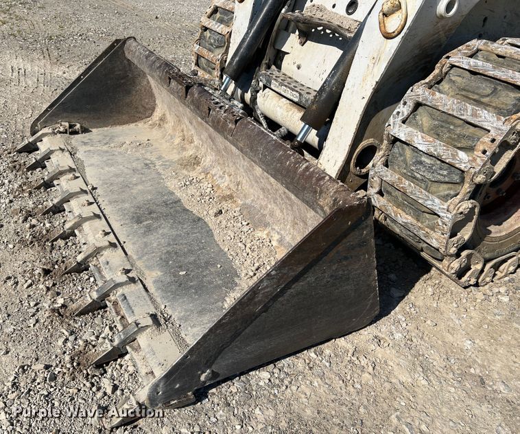 image for item MR9798 2002 Bobcat S250  skid steer loader