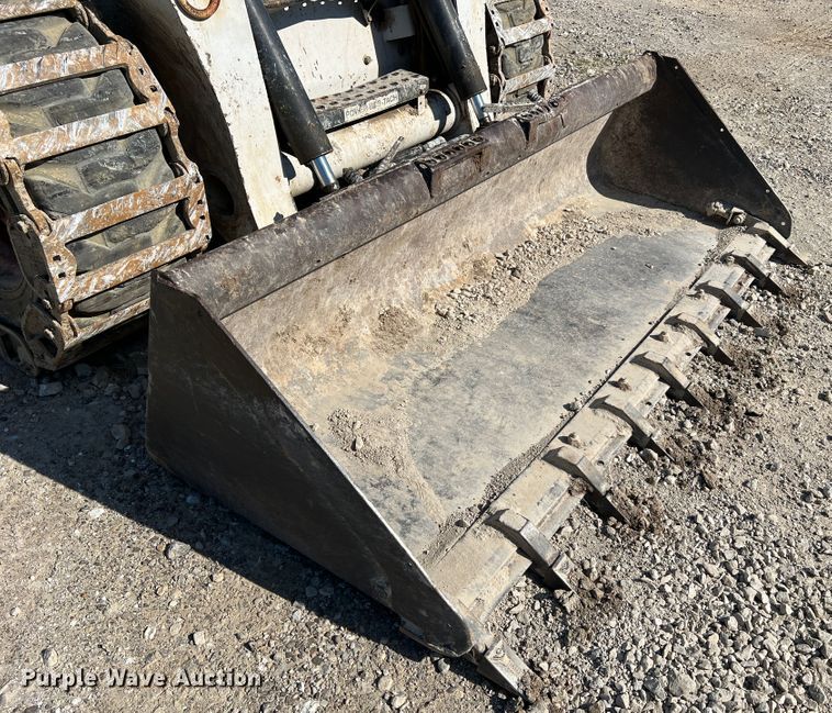 image for item MR9798 2002 Bobcat S250  skid steer loader