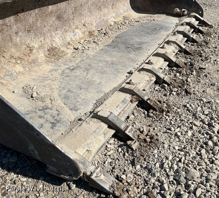 image for item MR9798 2002 Bobcat S250  skid steer loader