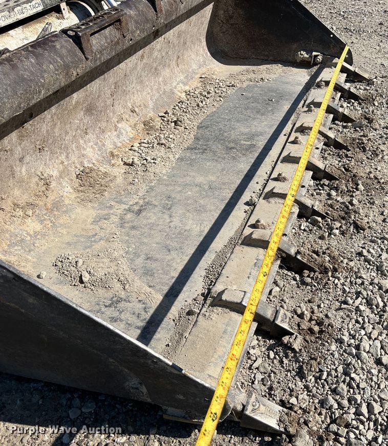 image for item MR9798 2002 Bobcat S250  skid steer loader