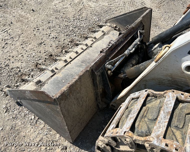 image for item MR9798 2002 Bobcat S250  skid steer loader