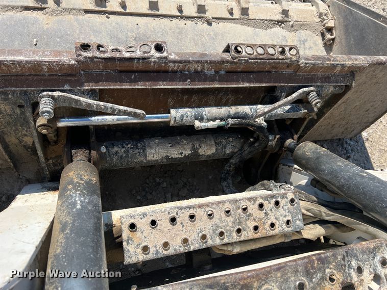 image for item MR9798 2002 Bobcat S250  skid steer loader