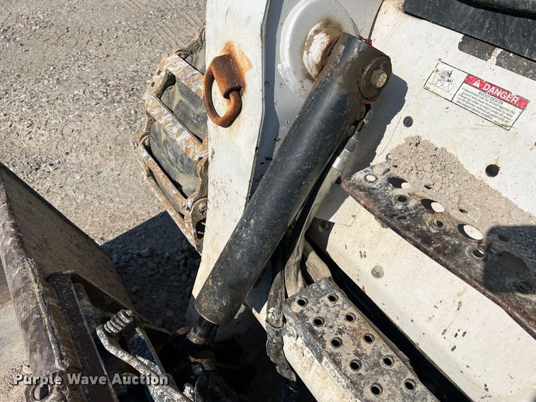 image for item MR9798 2002 Bobcat S250  skid steer loader