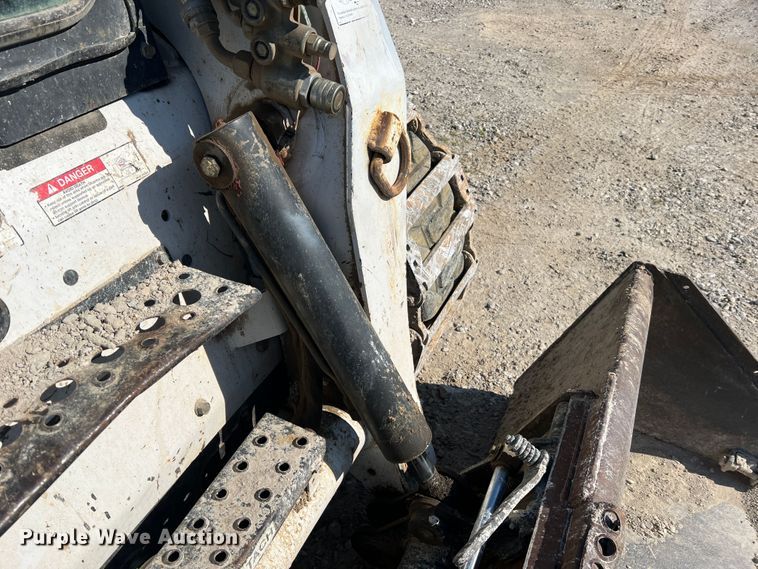 image for item MR9798 2002 Bobcat S250  skid steer loader