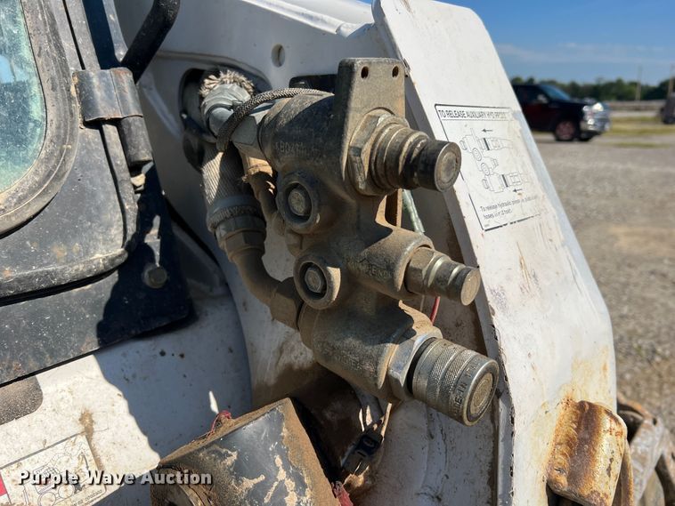 image for item MR9798 2002 Bobcat S250  skid steer loader