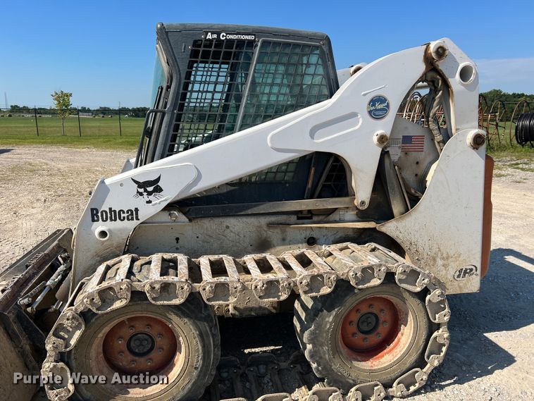 image for item MR9798 2002 Bobcat S250  skid steer loader