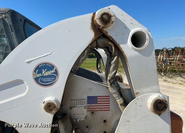 image for item MR9798 2002 Bobcat S250  skid steer loader