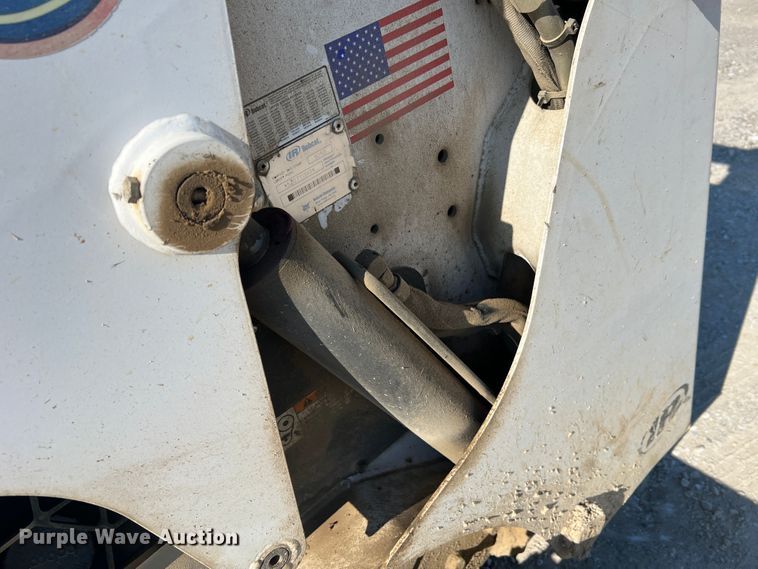 image for item MR9798 2002 Bobcat S250  skid steer loader