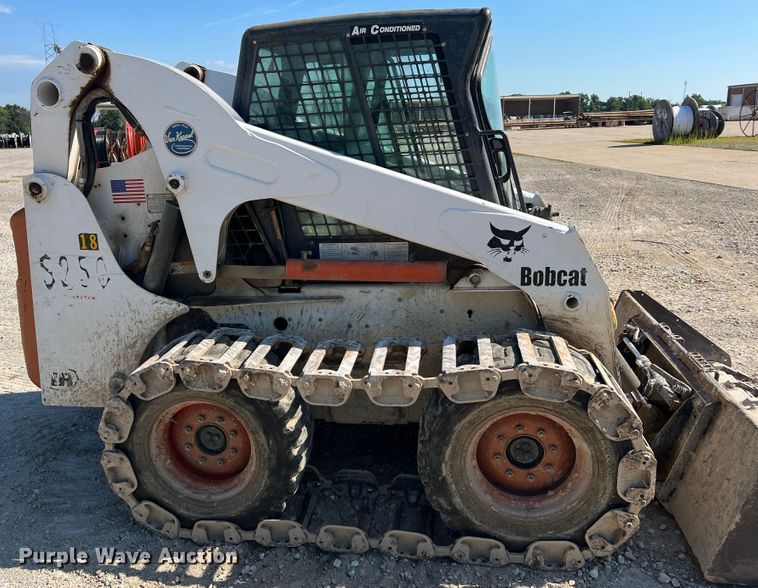image for item MR9798 2002 Bobcat S250  skid steer loader