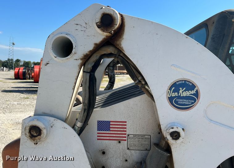 image for item MR9798 2002 Bobcat S250  skid steer loader