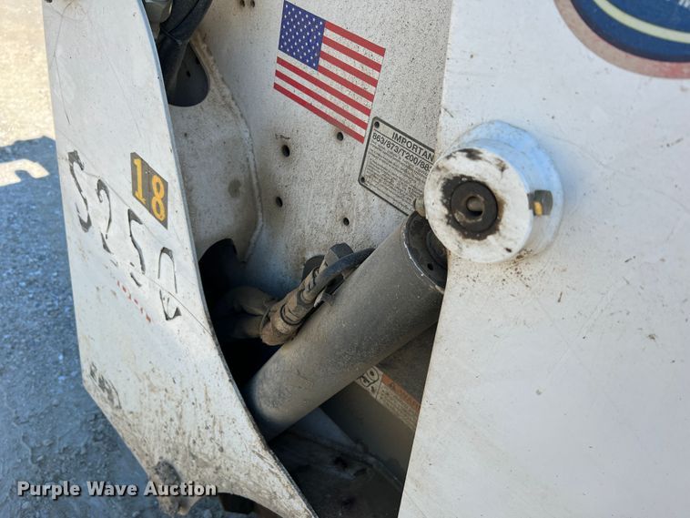 image for item MR9798 2002 Bobcat S250  skid steer loader