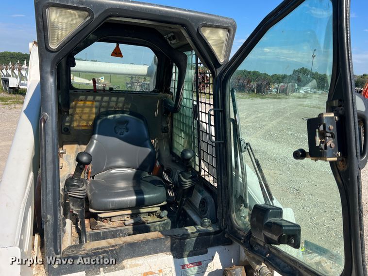 image for item MR9798 2002 Bobcat S250  skid steer loader