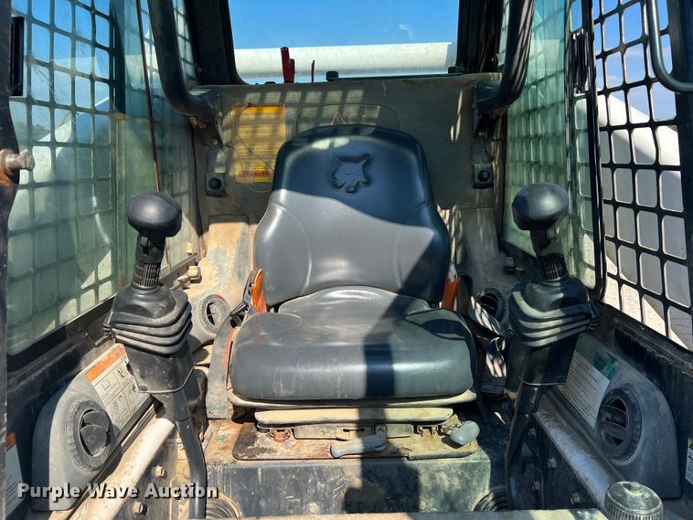 image for item MR9798 2002 Bobcat S250  skid steer loader