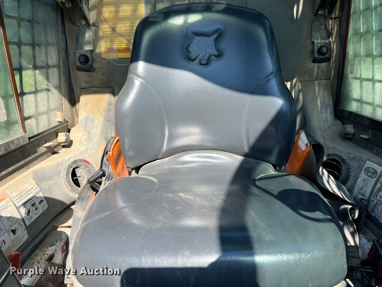 image for item MR9798 2002 Bobcat S250  skid steer loader